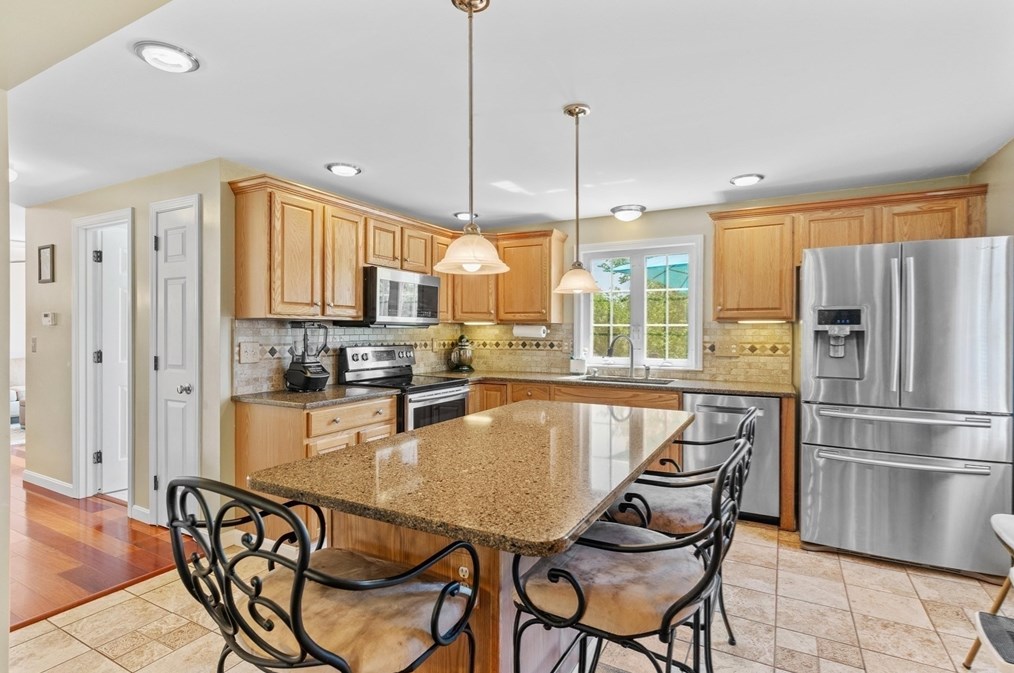 20 Earl St, New Bedford MA 02743-1924 exterior