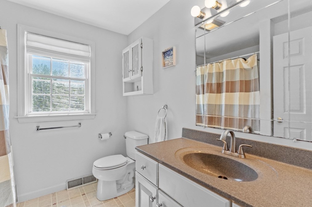 20 Earl St, New Bedford MA 02743-1924 exterior