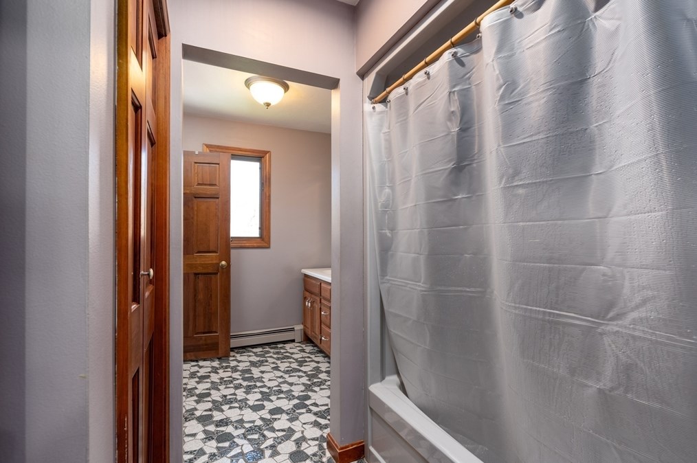 27 Dudley Rd, Sutton MA 01590-3037 exterior