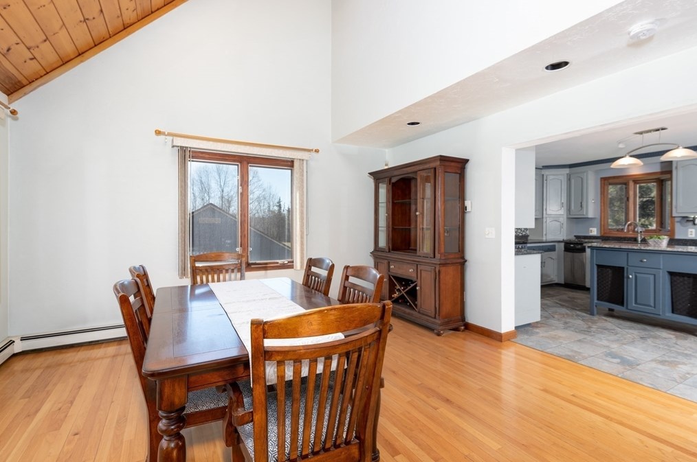 27 Dudley Rd, Sutton MA 01590-3037 exterior