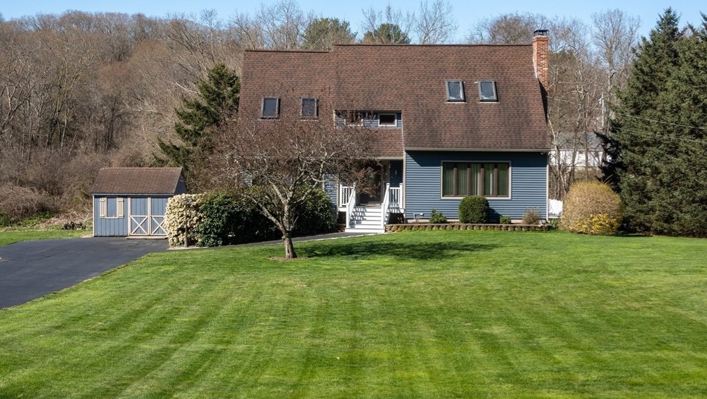 27 Dudley Rd, Sutton MA 01590-3037 exterior