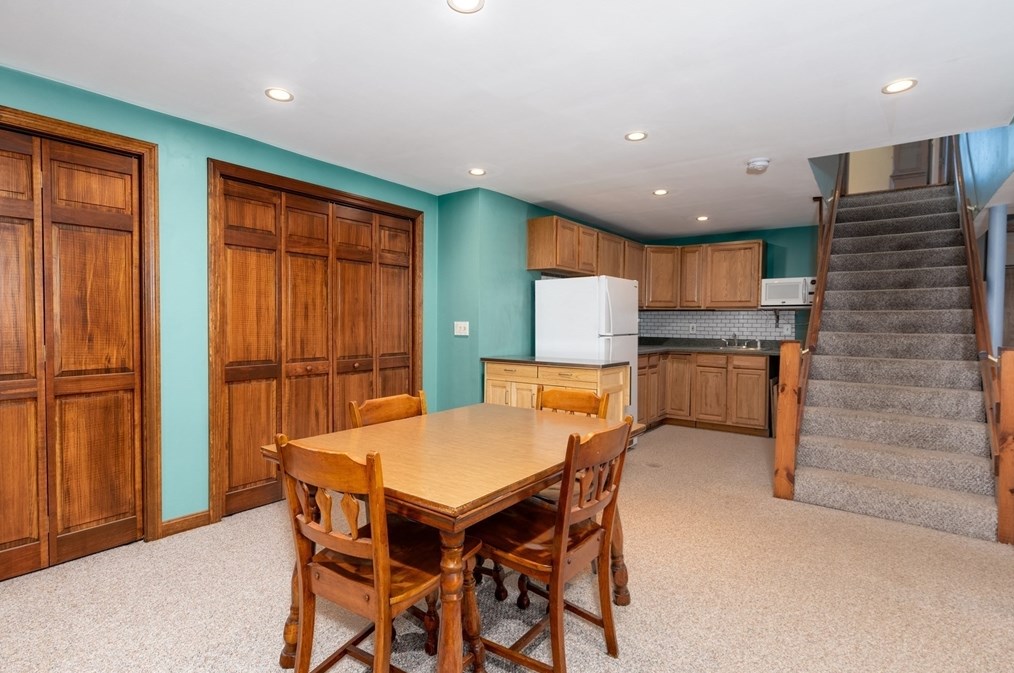 27 Dudley Rd, Sutton MA 01590-3037 exterior