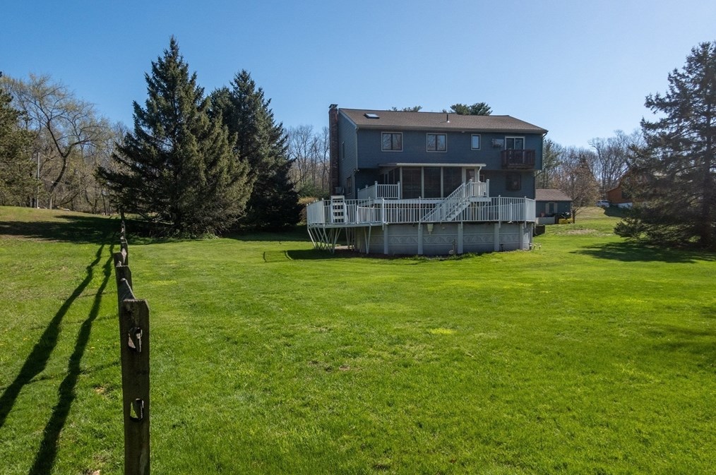 27 Dudley Rd, Sutton MA 01590-3037 exterior