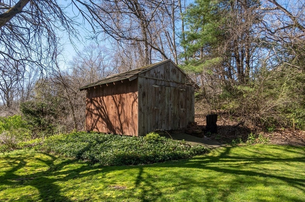 27 Dudley Rd, Sutton MA 01590-3037 exterior