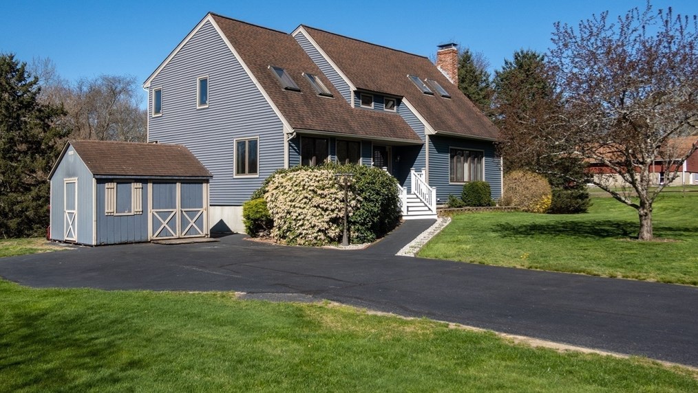 27 Dudley Rd, Sutton MA 01590-3037 exterior