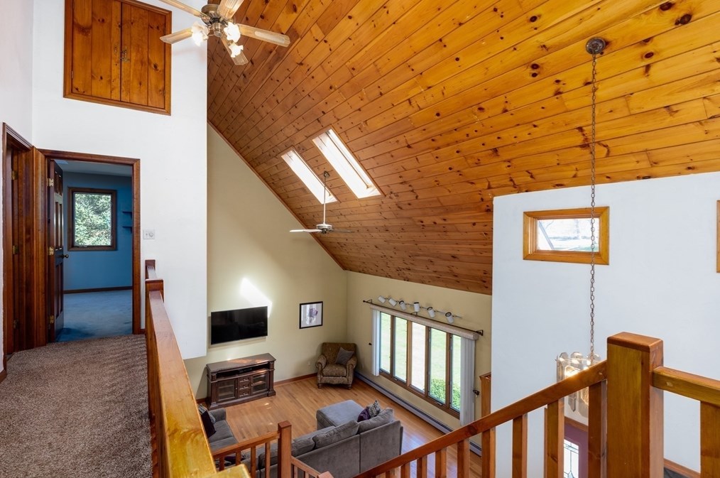 27 Dudley Rd, Sutton MA 01590-3037 exterior