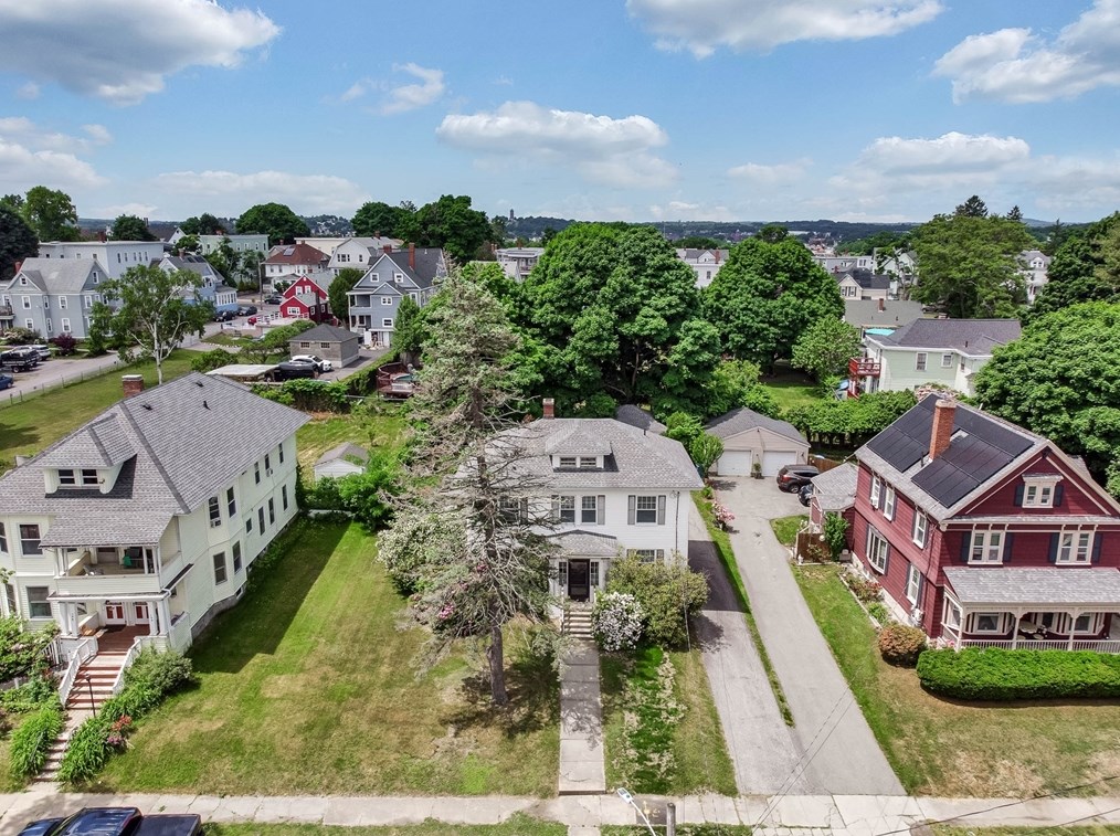 154 Woodland St, Lawrence MA 01841-2333 exterior