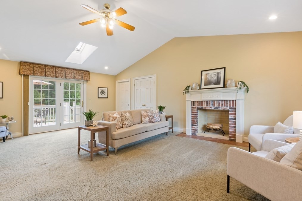 29 Evergreen Dr, Seekonk MA 02771-5746 exterior