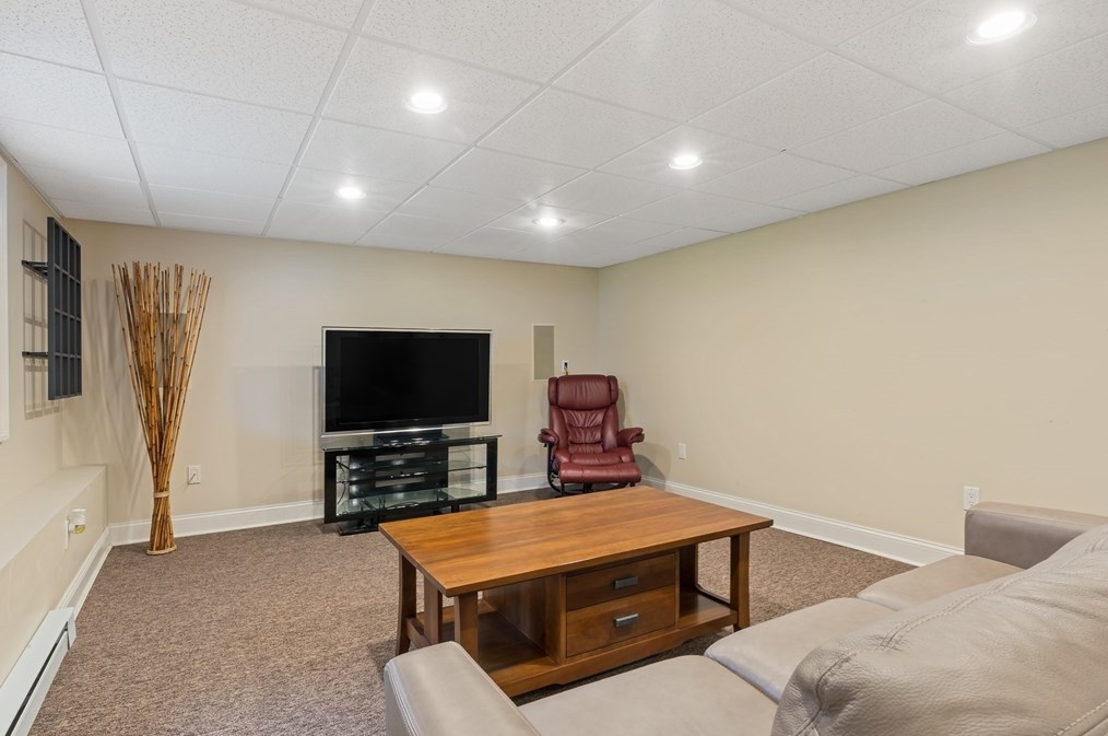 29 Evergreen Dr, Seekonk MA 02771-5746 exterior