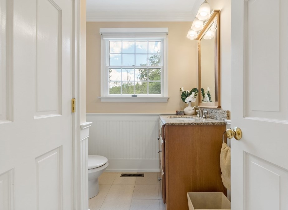 29 Evergreen Dr, Seekonk MA 02771-5746 exterior