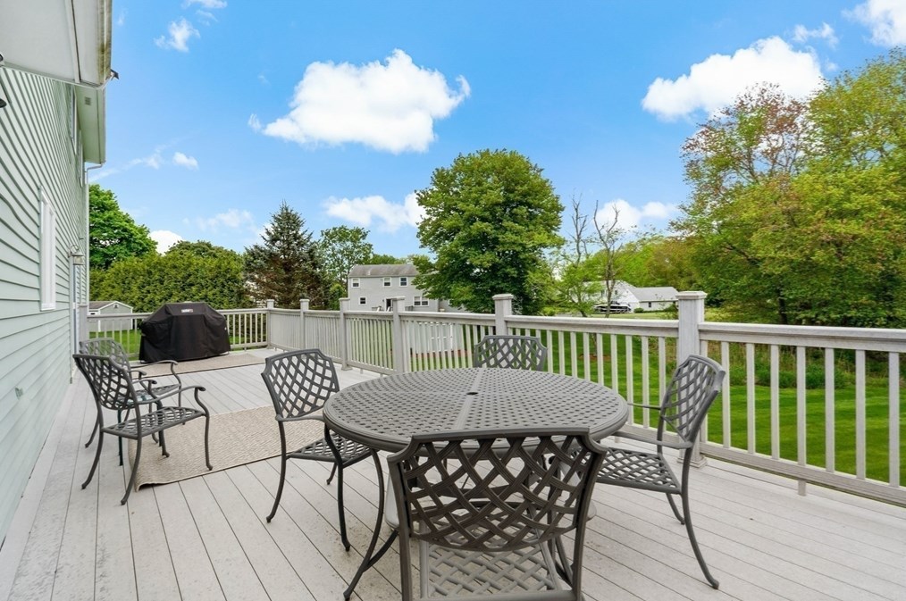 29 Evergreen Dr, Seekonk MA 02771-5746 exterior