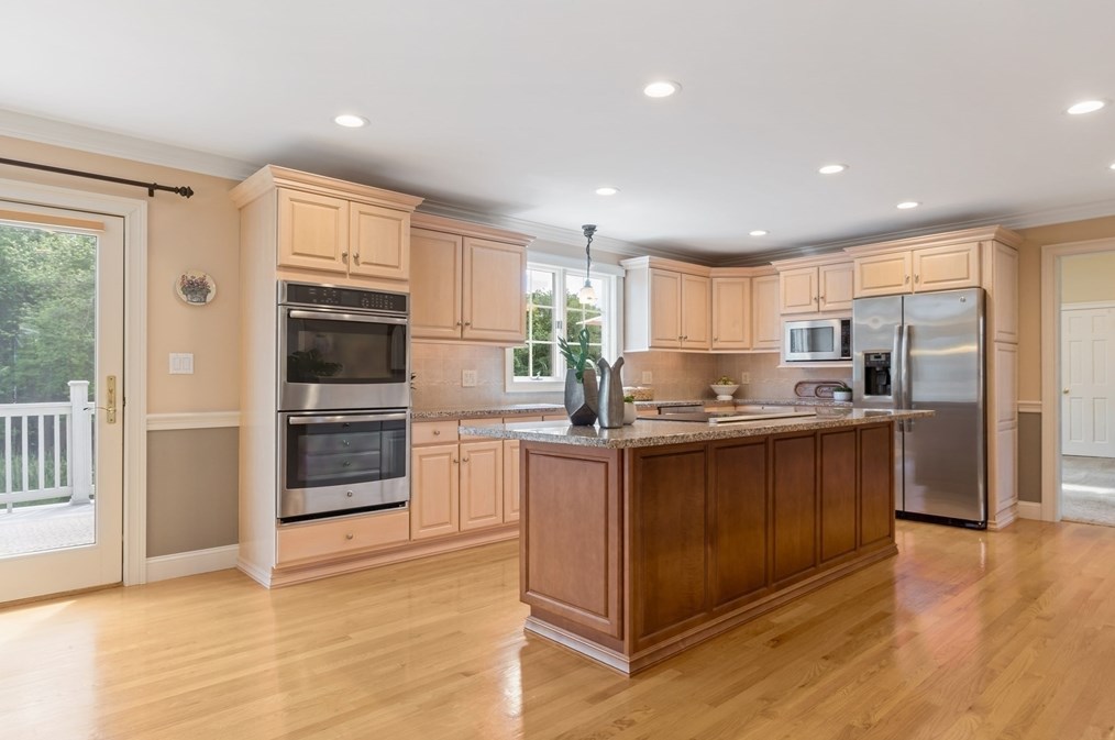 29 Evergreen Dr, Seekonk MA 02771-5746 exterior