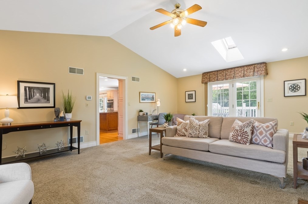 29 Evergreen Dr, Seekonk MA 02771-5746 exterior