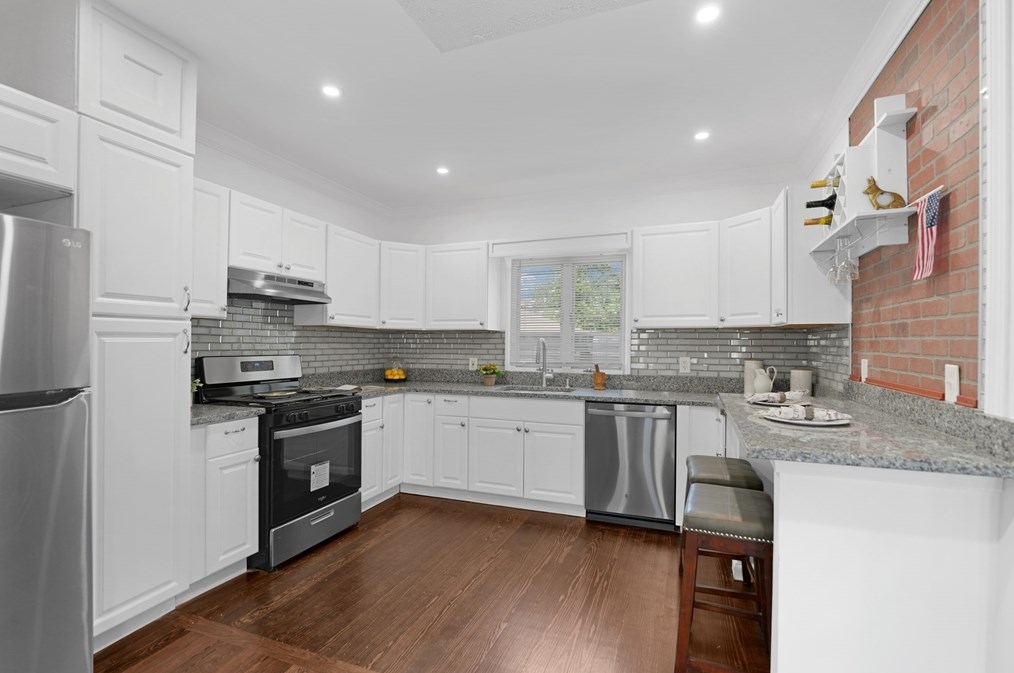 307 Tinkham St, New Bedford MA 02746-1821 exterior