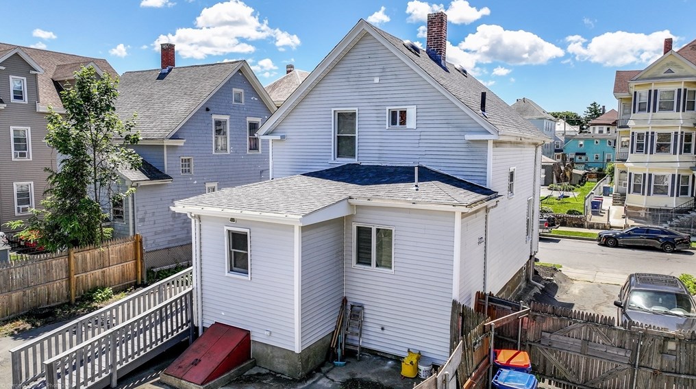 307 Tinkham St, New Bedford MA 02746-1821 exterior