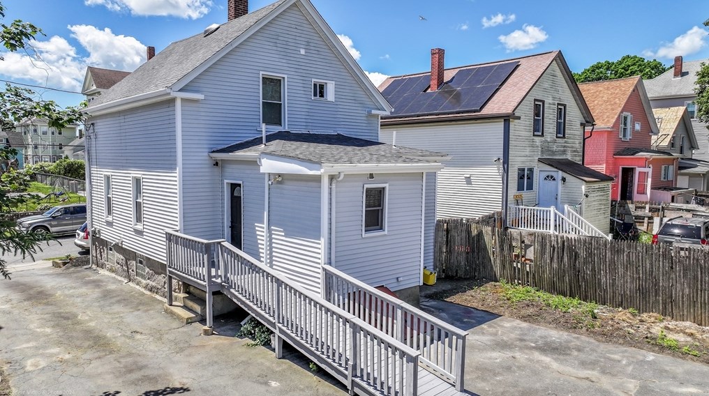 307 Tinkham St, New Bedford MA 02746-1821 exterior