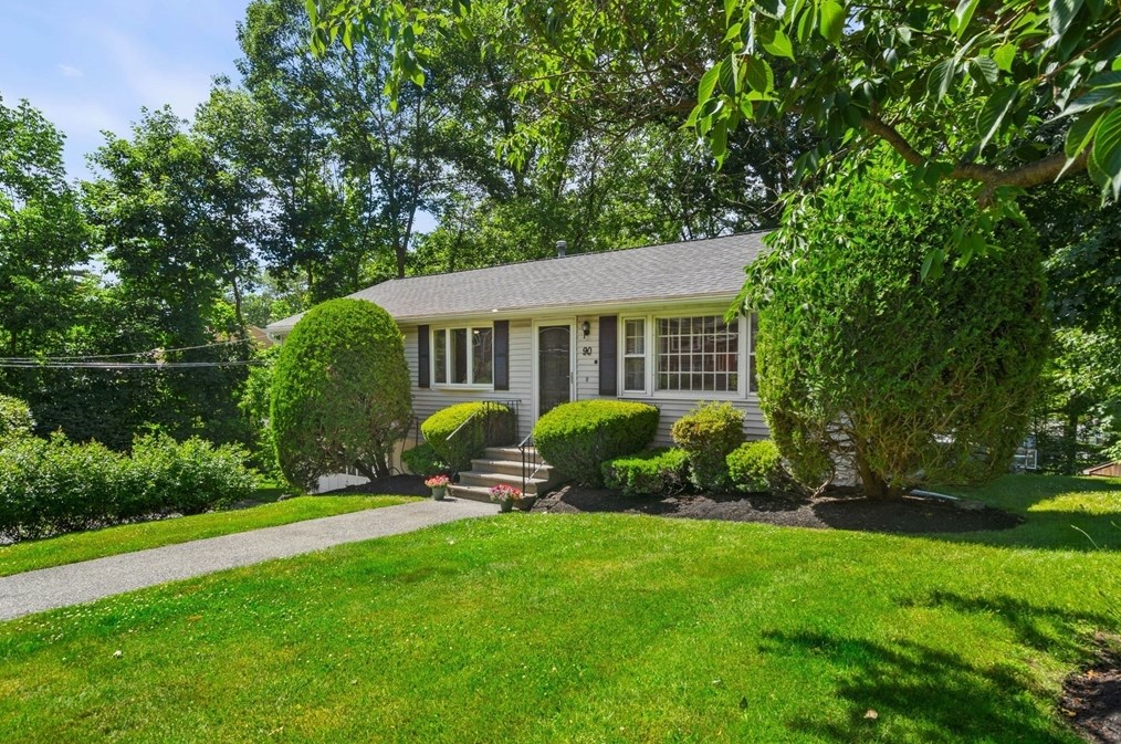 90 Drake Rd, Burlington MA 01803-1865 exterior