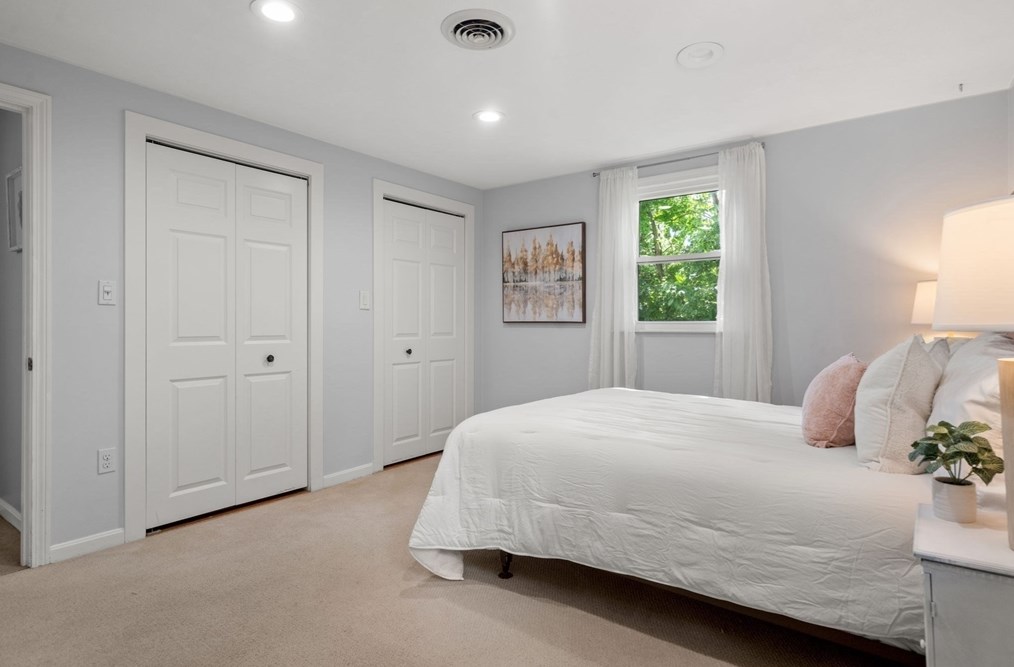 90 Drake Rd, Burlington MA 01803-1865 exterior