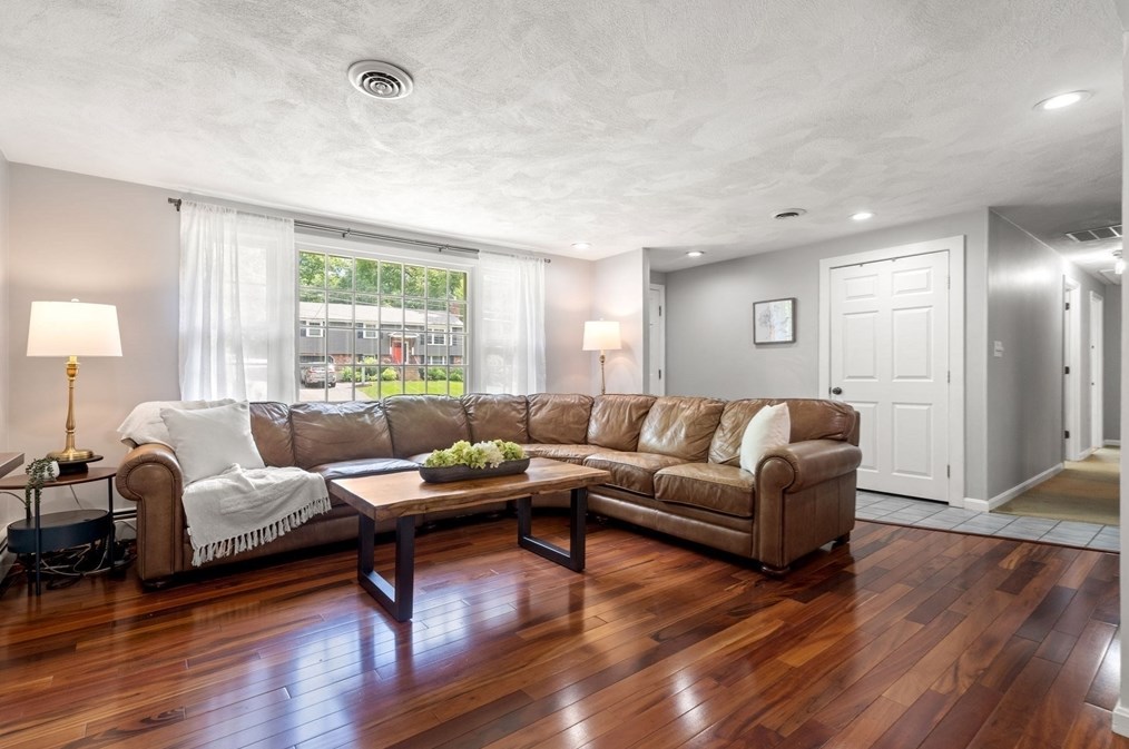 90 Drake Rd, Burlington MA 01803-1865 exterior