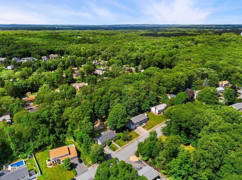 90 Drake Rd, Burlington MA 01803-1865 exterior