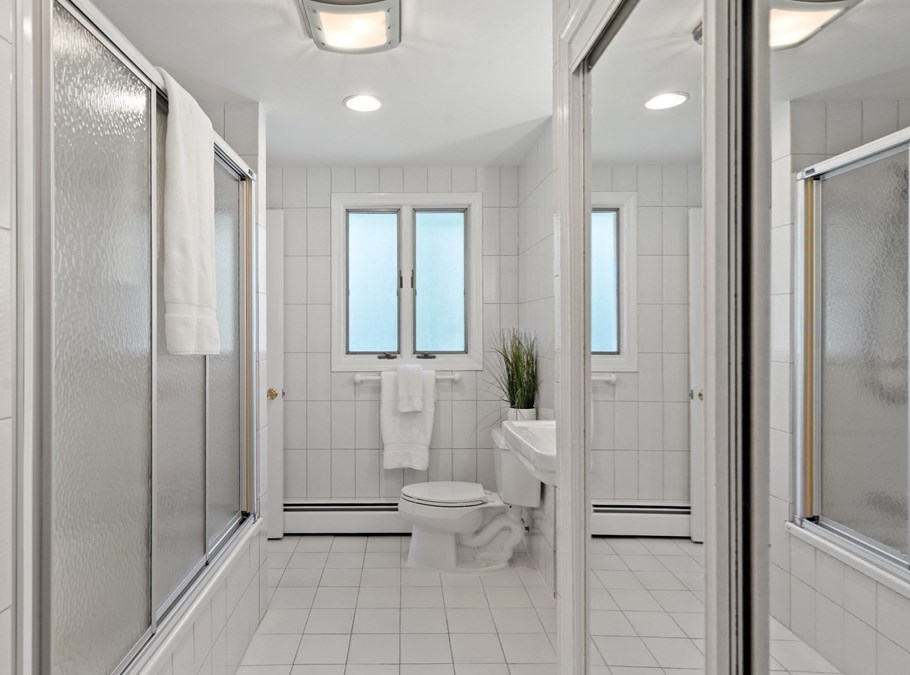 90 Drake Rd, Burlington MA 01803-1865 exterior