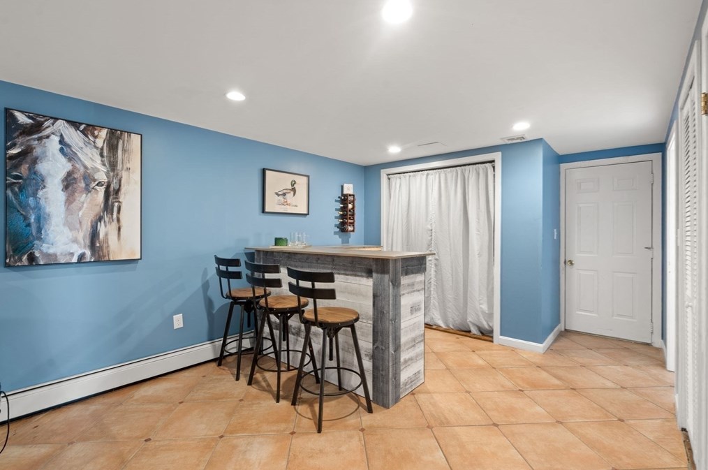 90 Drake Rd, Burlington MA 01803-1865 exterior