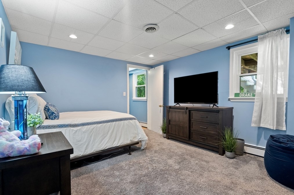 90 Drake Rd, Burlington MA 01803-1865 exterior