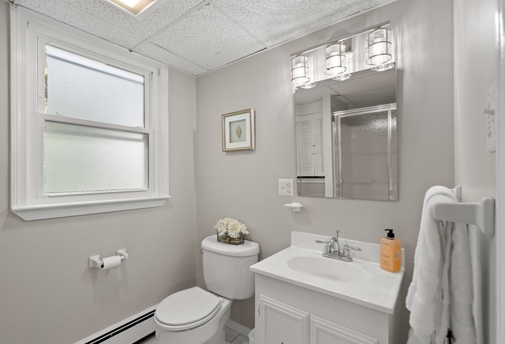 90 Drake Rd, Burlington MA 01803-1865 exterior