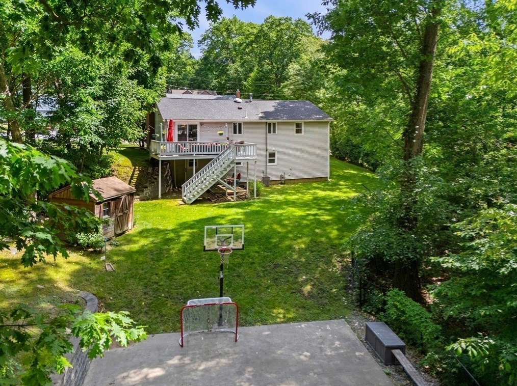 90 Drake Rd, Burlington MA 01803-1865 exterior