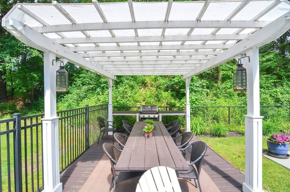 100 St, Franklin MA 02038-3398 exterior