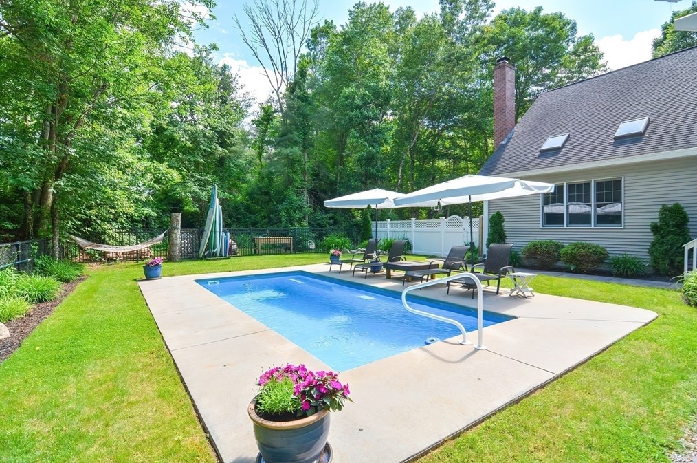 100 St, Franklin MA 02038-3398 exterior