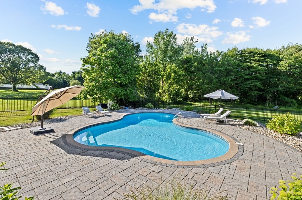 259 Lynch Ave, Fall River MA 02726 exterior