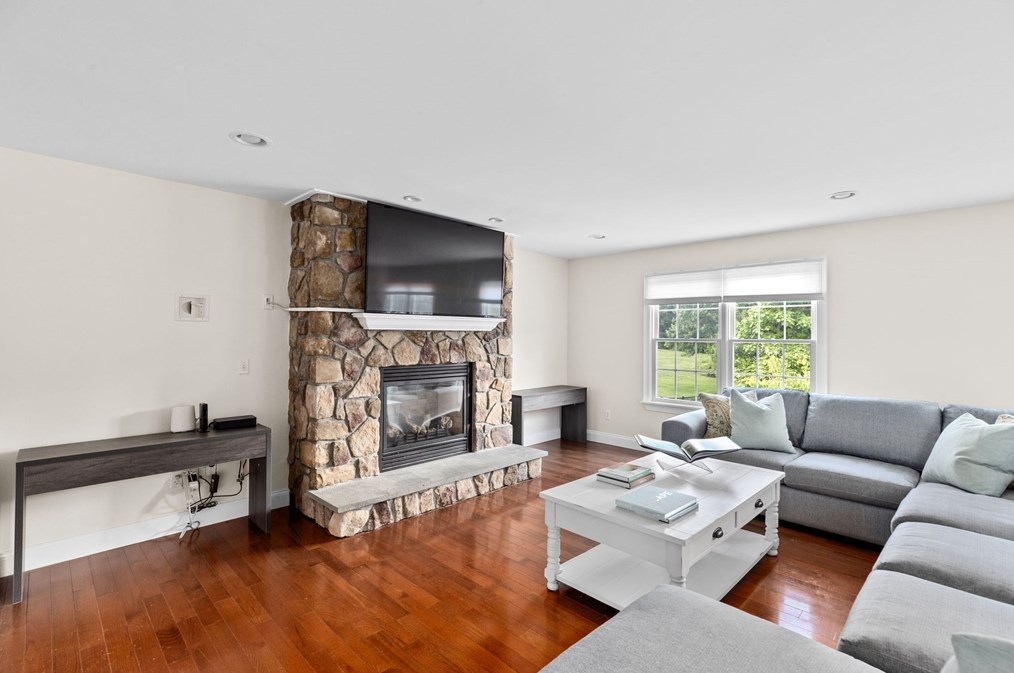 259 Lynch Ave, Fall River MA 02726 exterior