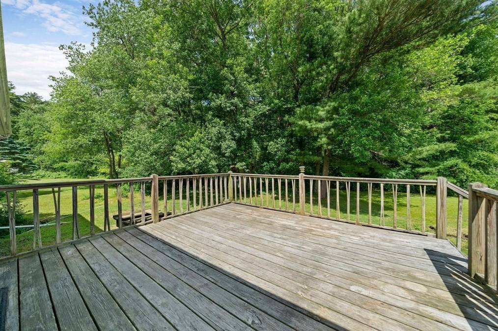 45 Fairwood Dr, Pembroke MA 02359-2713 exterior