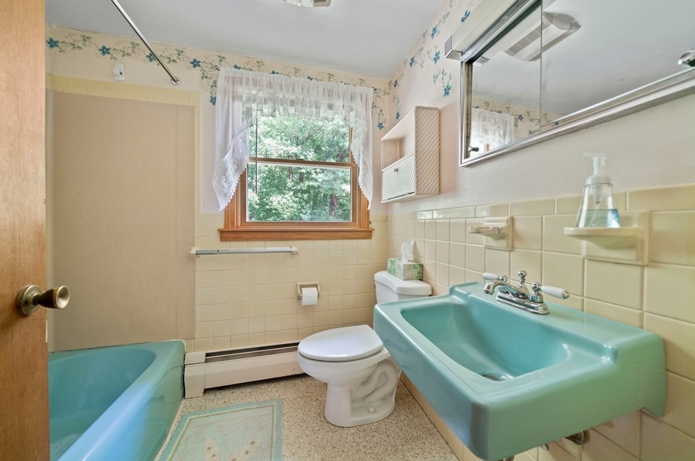 45 Fairwood Dr, Pembroke MA 02359-2713 exterior