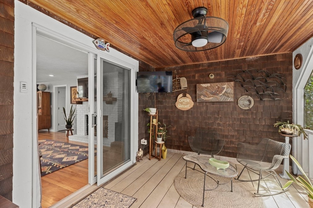 203 Lazell St, Hingham MA 02043-4404 exterior