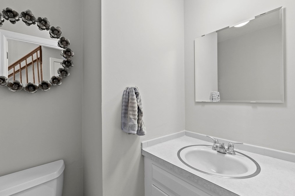 203 Lazell St, Hingham MA 02043-4404 exterior