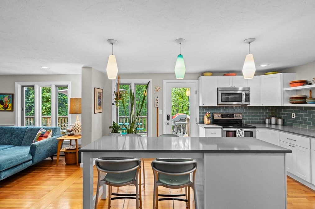 203 Lazell St, Hingham MA 02043-4404 exterior