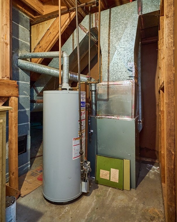 70 Tallyho Dr, Springfield MA 01118-1943 exterior