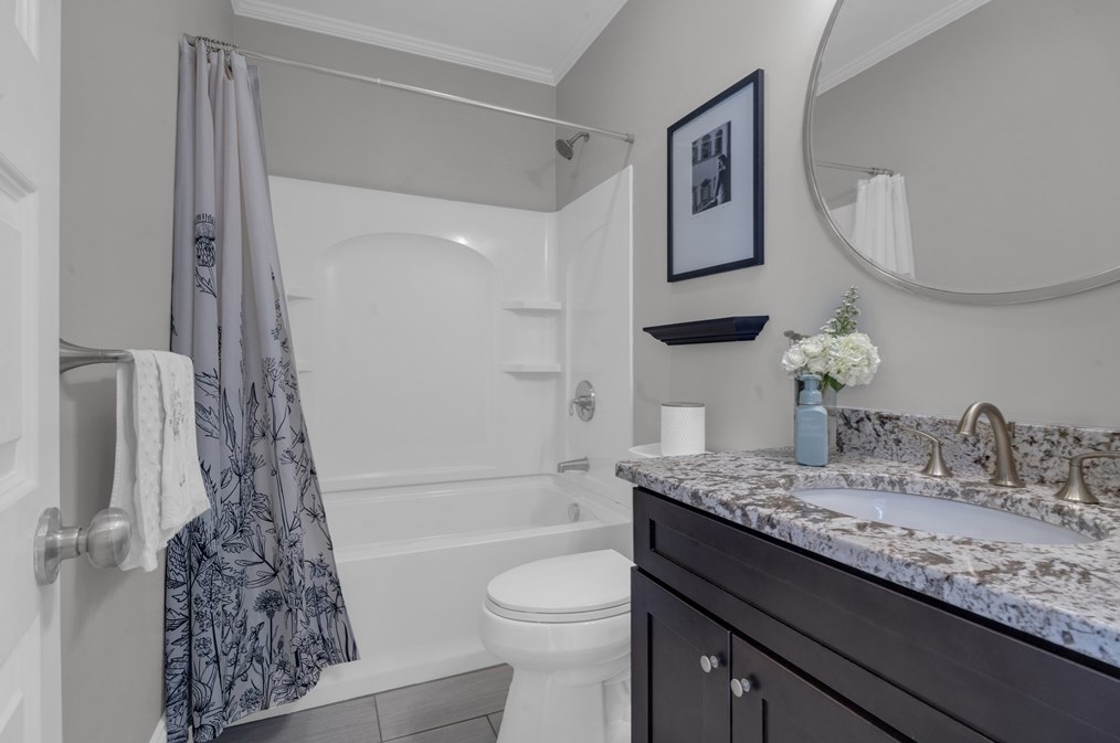 21 Tremont St, New Bedford MA 02740-3714 exterior