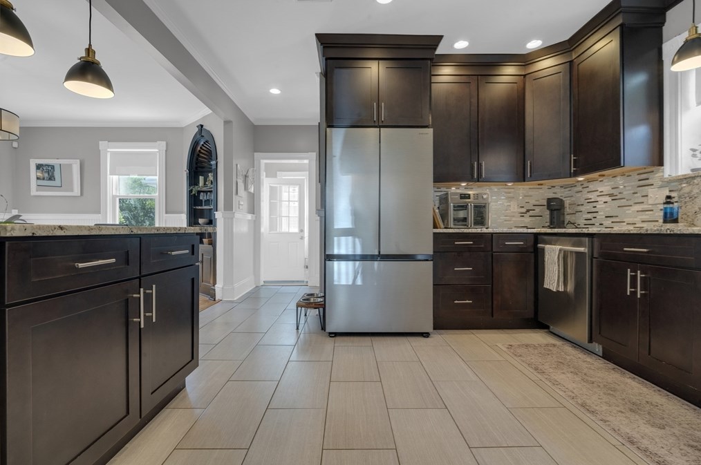 21 Tremont St, New Bedford MA 02740-3714 exterior