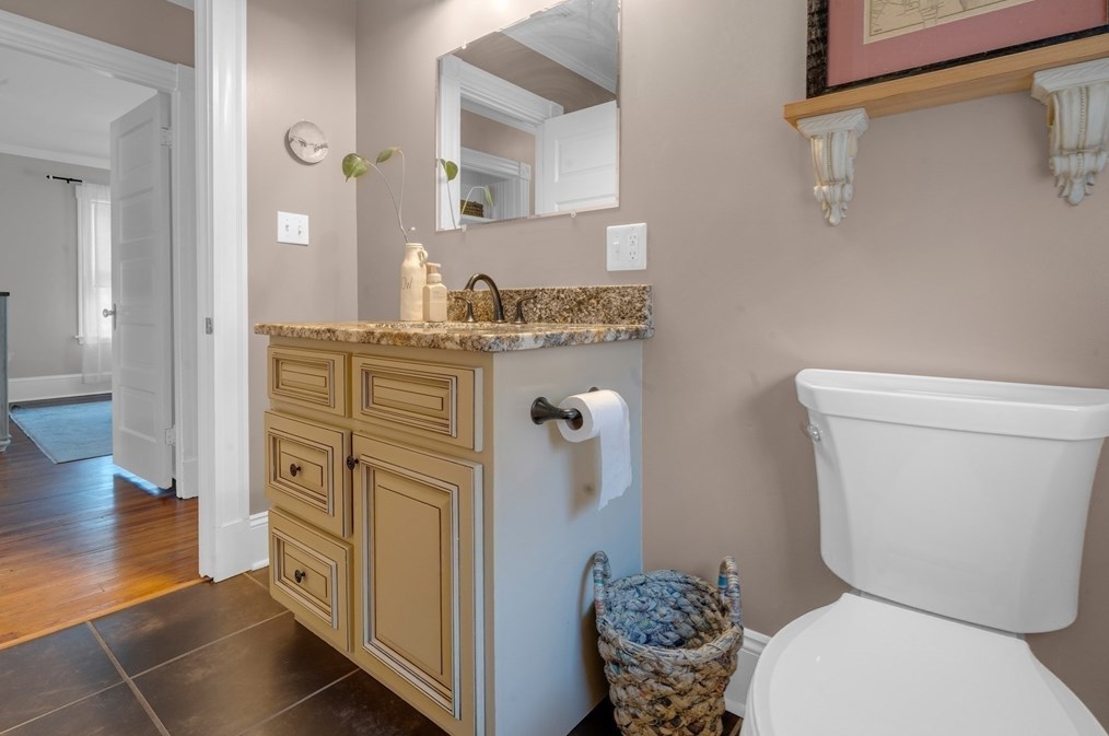 21 Tremont St, New Bedford MA 02740-3714 exterior