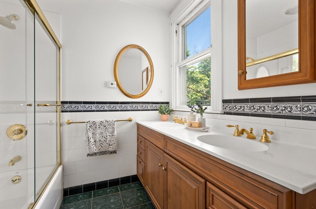 536 Walnut St, Newton MA 02460-2467 exterior