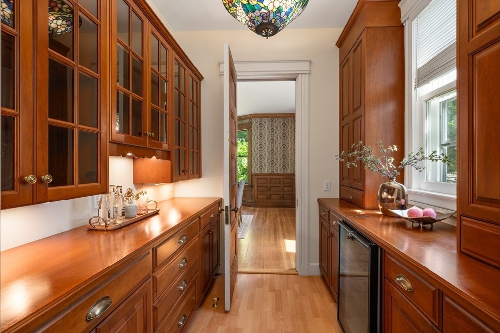 536 Walnut St, Newton MA 02460-2467 exterior