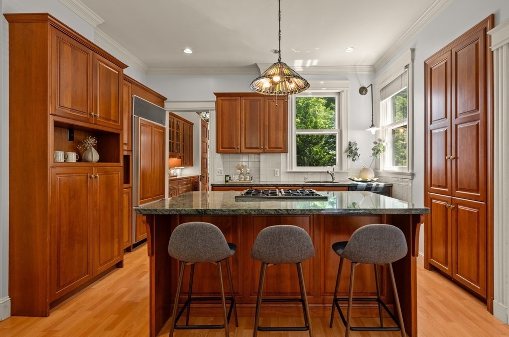 536 Walnut St, Newton MA 02460-2467 exterior