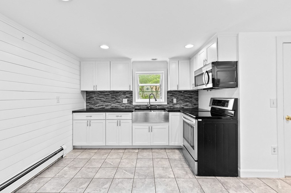 11 Brothers Ln, Harwich MA 02645-1509 exterior