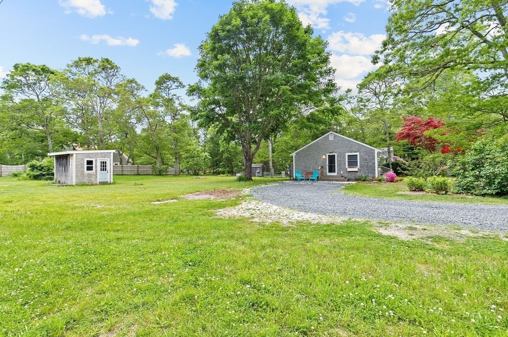 11 Brothers Ln, Harwich MA 02645-1509 exterior