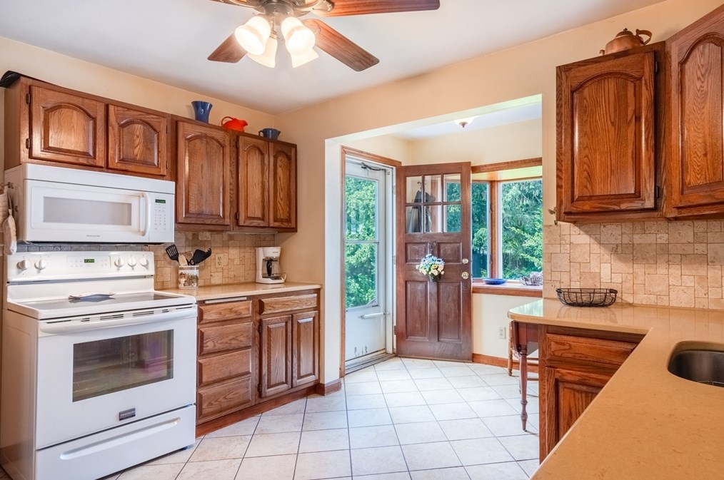 160 Abbott St, Springfield MA  01118-1601 exterior