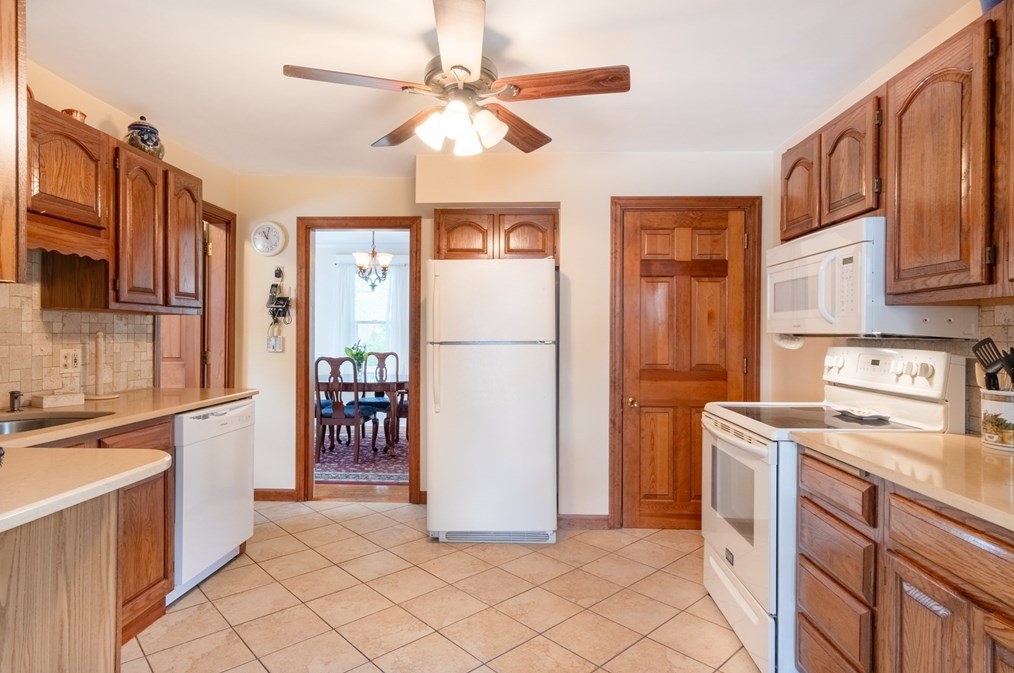 160 Abbott St, Springfield MA  01118-1601 exterior