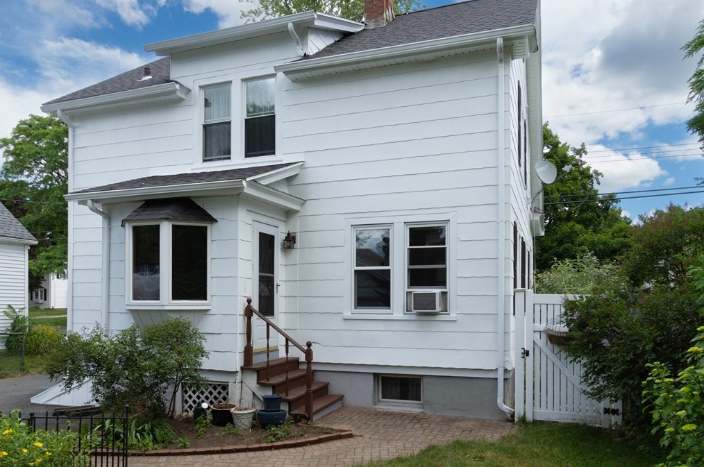 160 Abbott St, Springfield MA  01118-1601 exterior